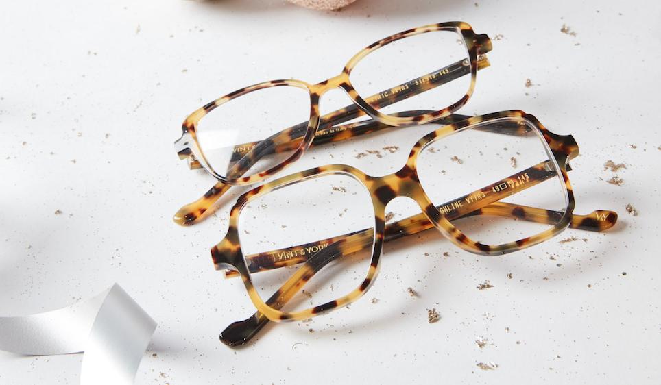 Tortoise Shell Glasses: A Trendy Choice for Men and Women